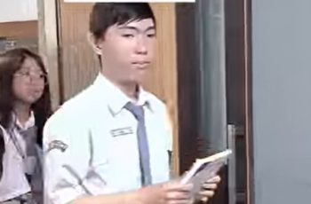 Praktik MYOB Accounting: Siswa membuat database perusahaan di Lab Komputer Akuntansi